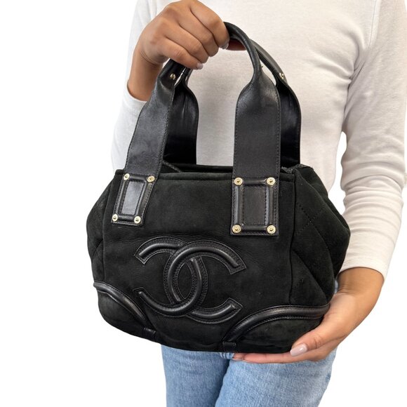 CHANEL Vintage 2006 CC Logo Shearling Tote Bag Handbag Black Gold Suede [106429] - Picture 3 of 14